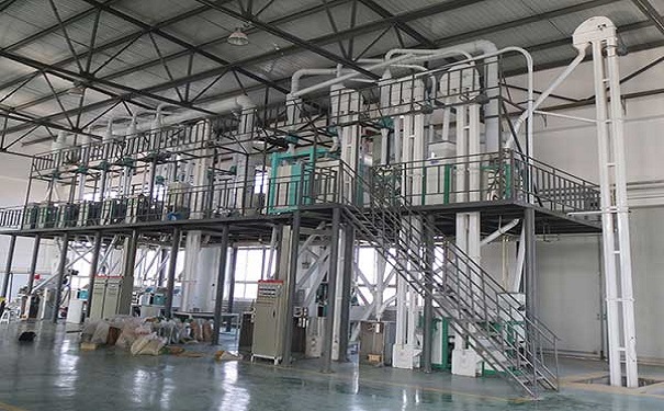 振動(dòng)篩在玉米深加工設(shè)備中用于物料分層、清理雜質(zhì)